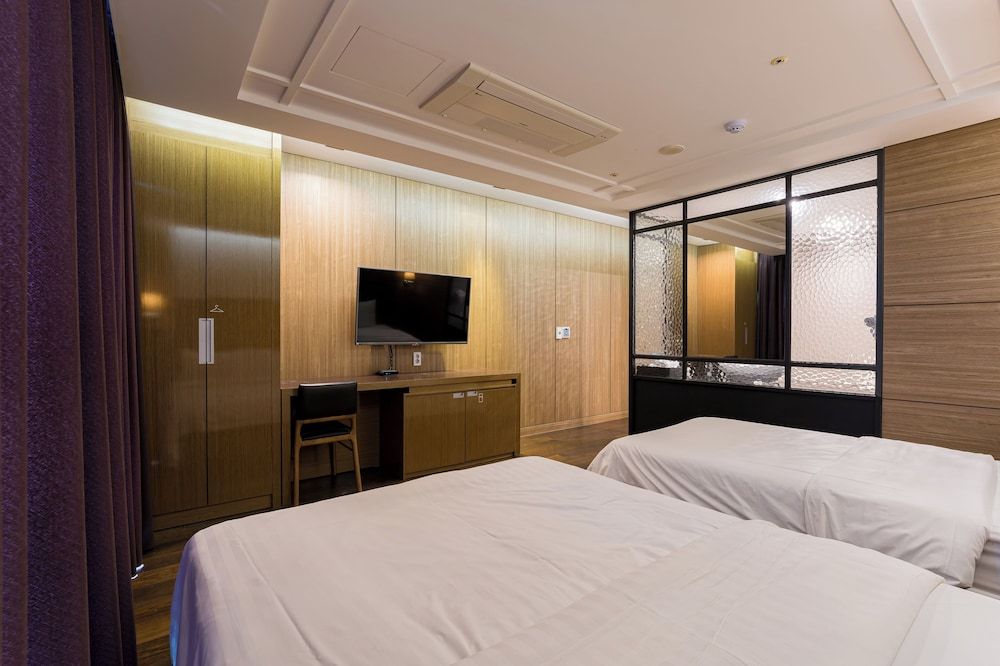 BrownDot Hotel Songdo Standard Family Twin Room 5