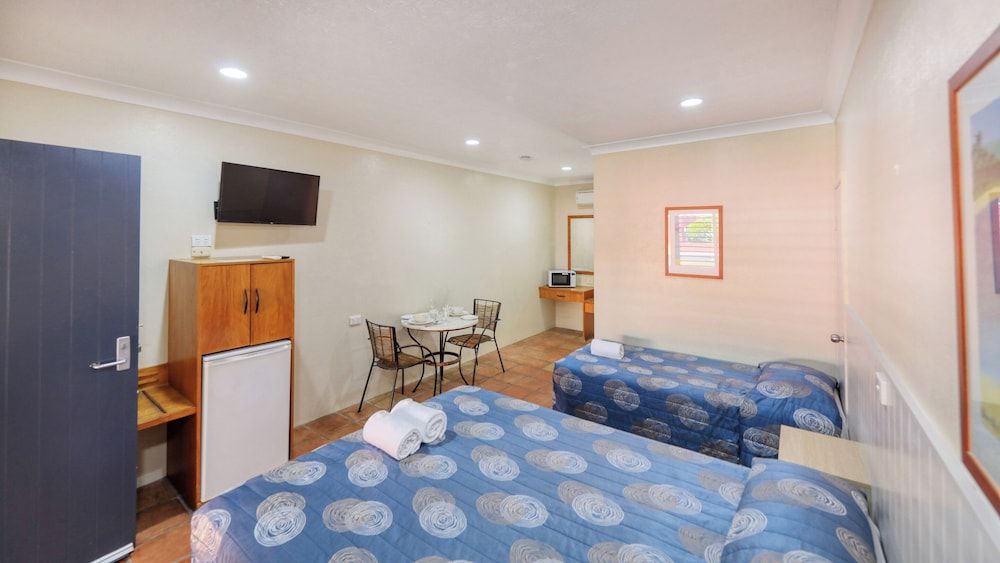 Mackay Rose Motel Standard Twin Room 2