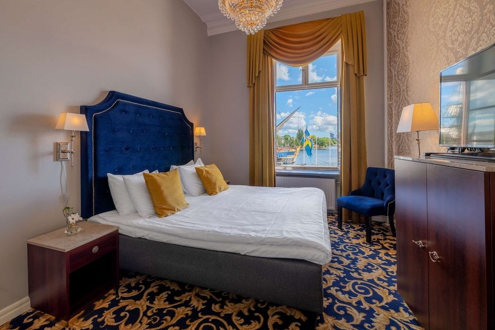 Standard Room, 1 King Bed, Non Smoking, Sea View