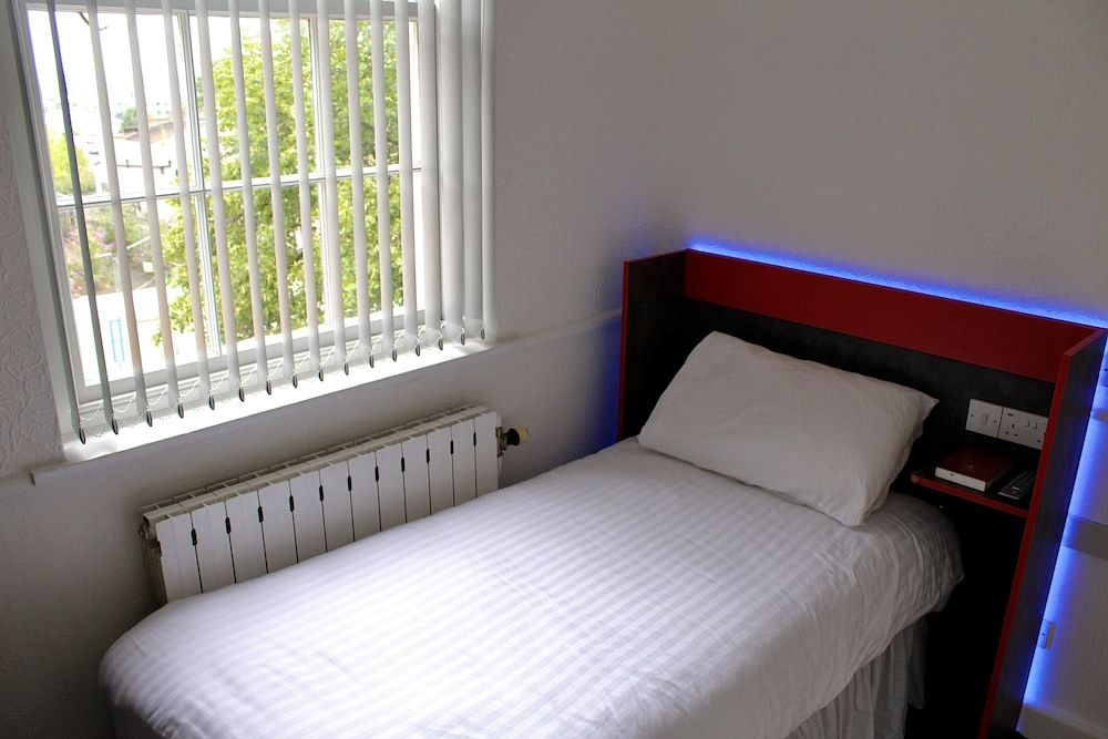 The Station Aparthotel Triple Room, Ensuite (Interconnecting) 2