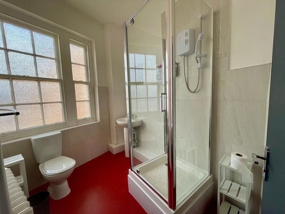 The Station Aparthotel Standard Apartment, Private Bathroom 5