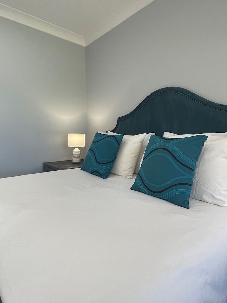 Town & Country Motor Inn Forbes Deluxe Double Room, Golf View 3