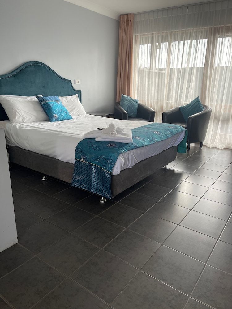 Town & Country Motor Inn Forbes Standard Double Room, Accessible 2