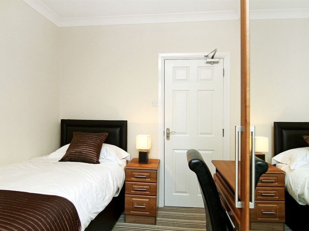 The Lawns Guest House Deluxe Single Room, Ensuite 2