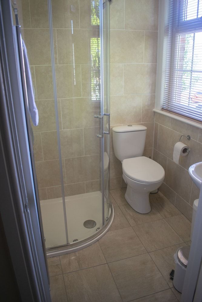 The Lawns Guest House Deluxe Single Room, Ensuite 4