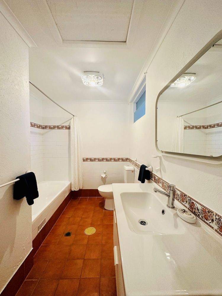 Berrima Bakehouse Motel Courtyard Executive Family Room 4