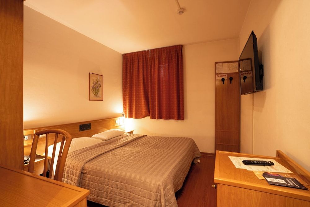 Economy Room