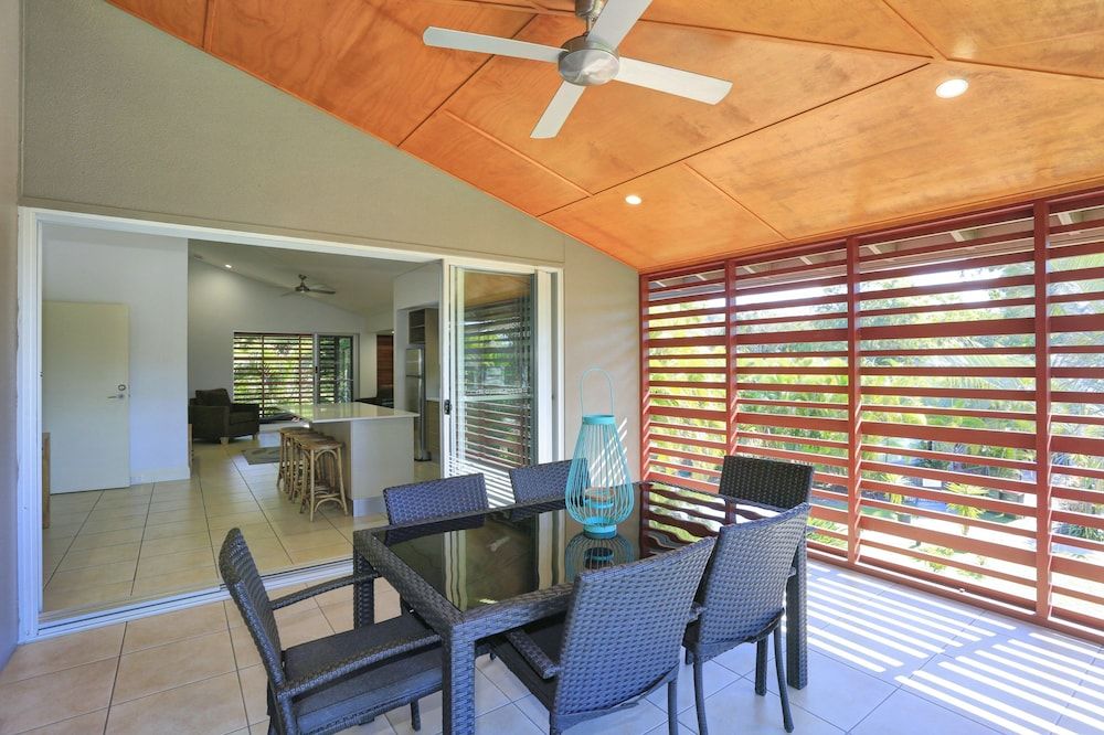 Sandcastles 1770 Motel & Resort 2 Bedroom Beach Home with Pool