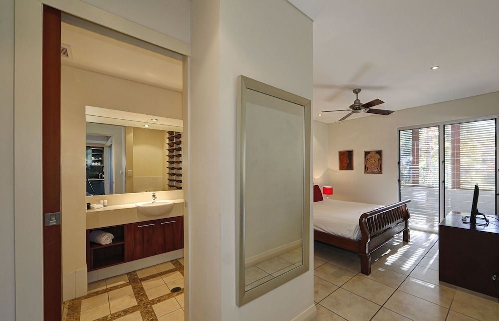 Three Bedroom Beach Home Apartment with Pool
