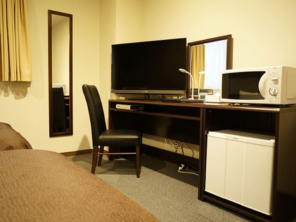 HOTEL LiVEMAX Himeji Ekimae Twin Room, Non Smoking 2