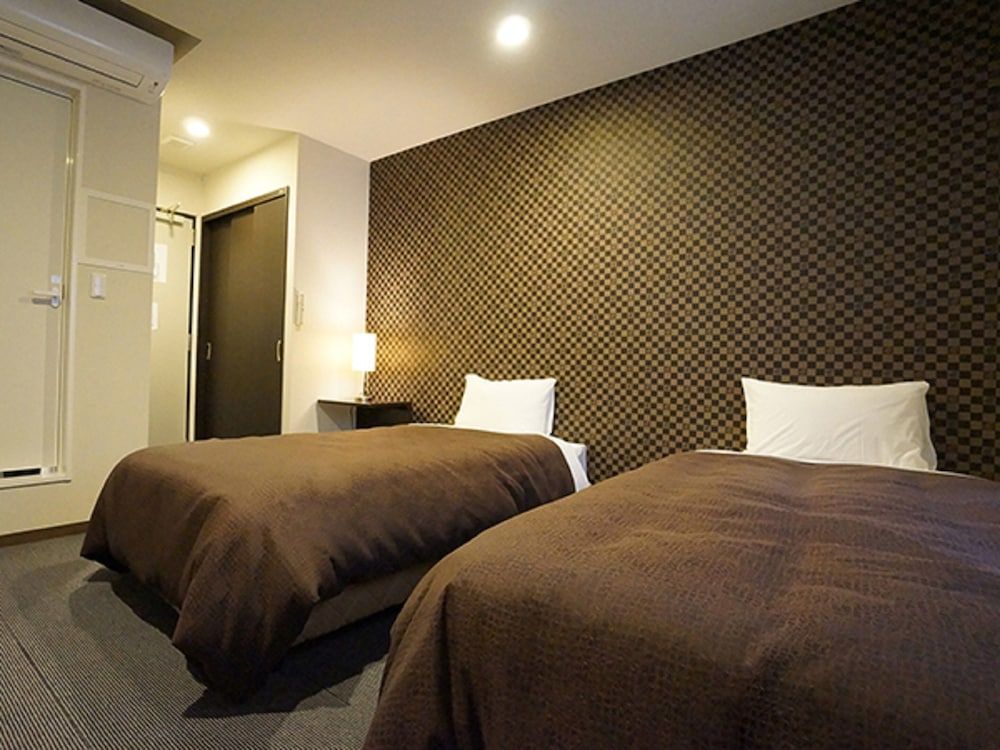 HOTEL LiVEMAX Himeji Ekimae Twin Room, Non Smoking 3