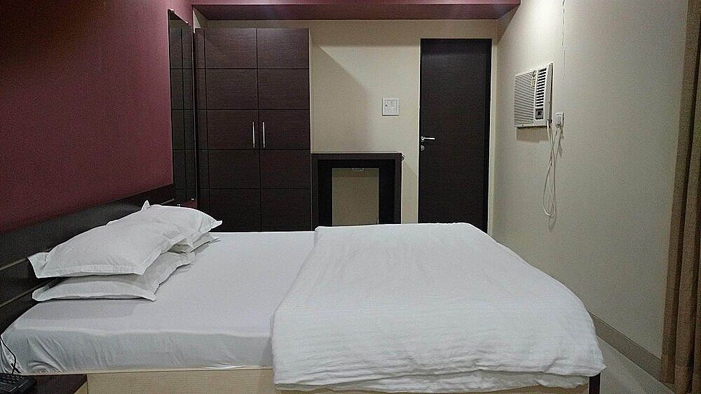 Pals Hotel Twin / Double Bed