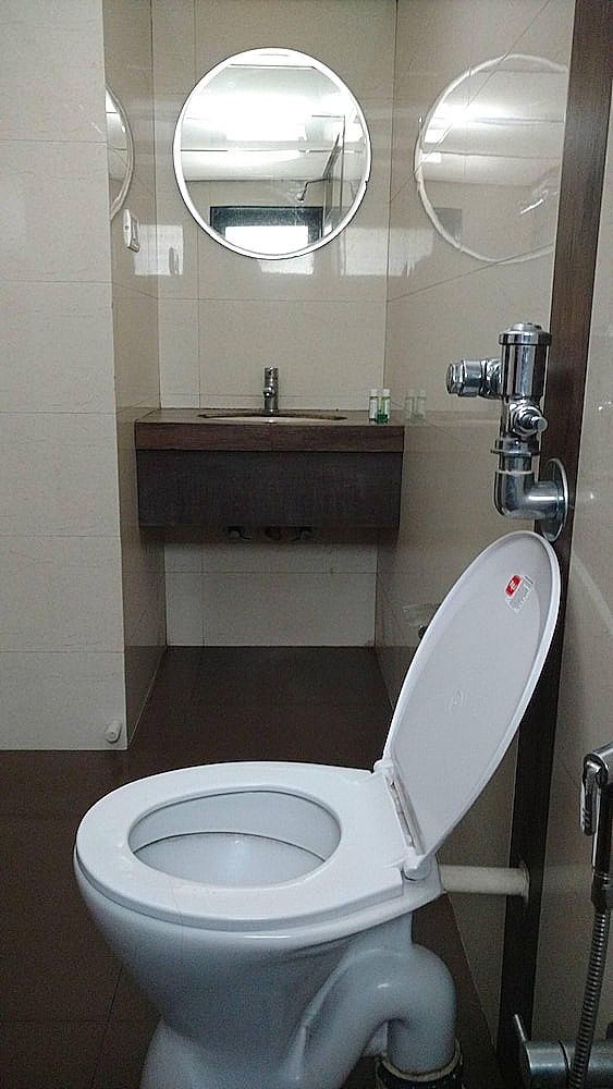 Pals Hotel Twin / Double Bed 6