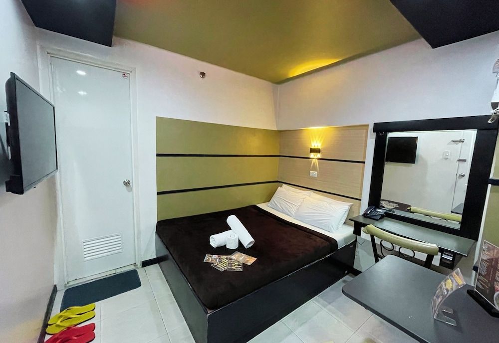 Fiesta Room (No Window)