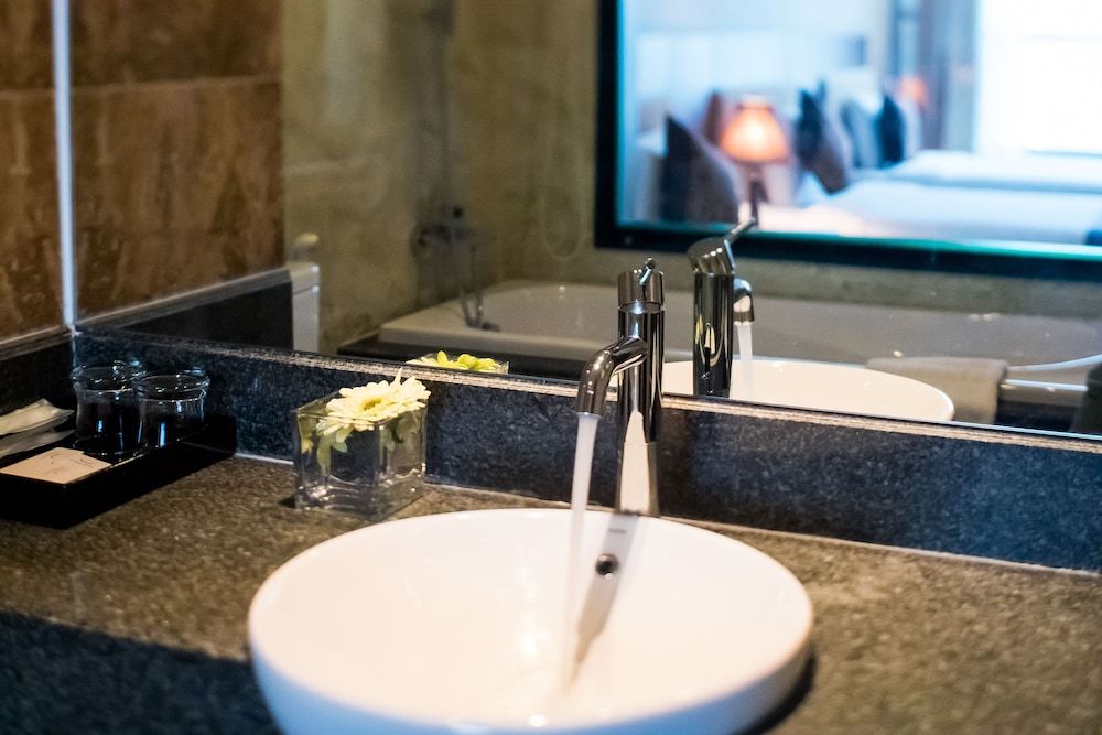 Muong Thanh Holiday Hoi An Hotel Deluxe Twin Room, City View 5