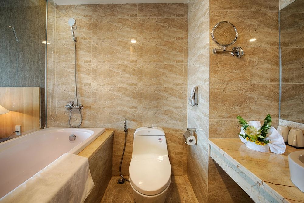 Muong Thanh Holiday Hoi An Hotel Deluxe Twin Room, City View 3