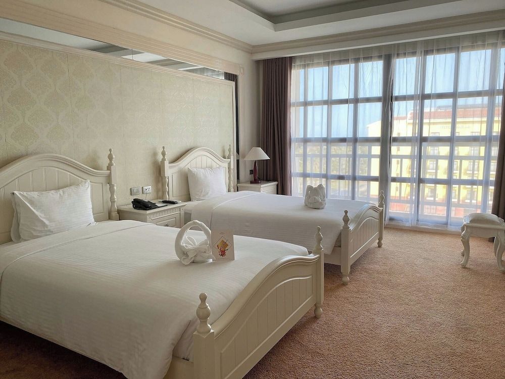 undefined Muong Thanh Holiday Hoi An Hotel 8