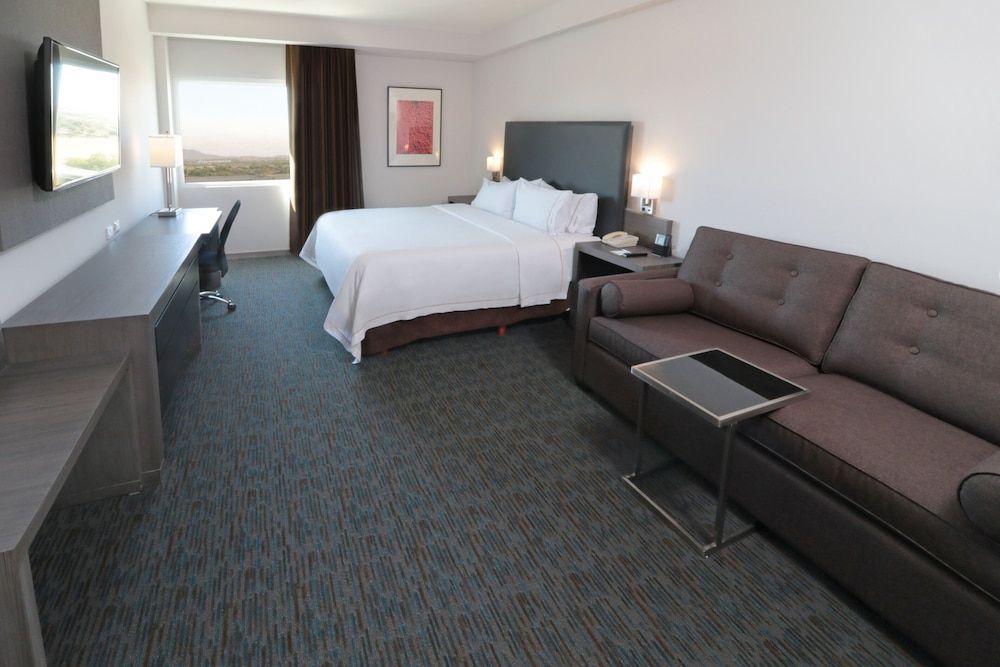 Holiday Inn Express & Suites Hermosillo by IHG Suite, 1 King Bed 3