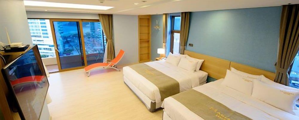 Marianne Hotel Deluxe Family Room, Ocean View - extra person fee pay upon arrival 2