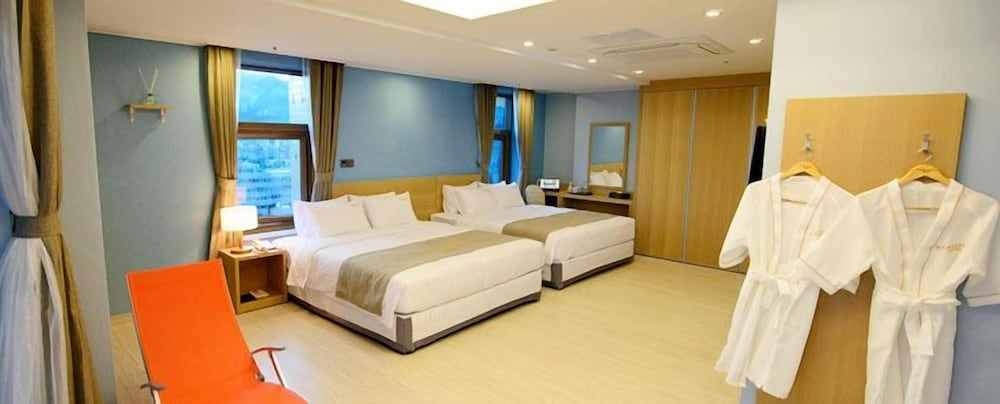 Marianne Hotel Deluxe Family Room, Ocean View - extra person fee pay upon arrival