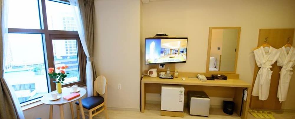 Marianne Hotel Deluxe Family Room, Ocean View - extra person fee pay upon arrival 11