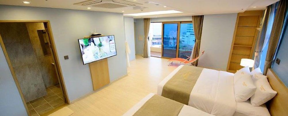 Marianne Hotel Deluxe Family Room, Ocean View - extra person fee pay upon arrival 7