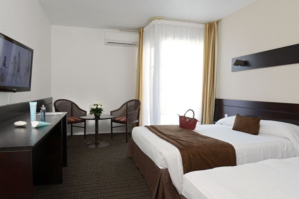 Espace Léonard de Vinci Standard Twin Room