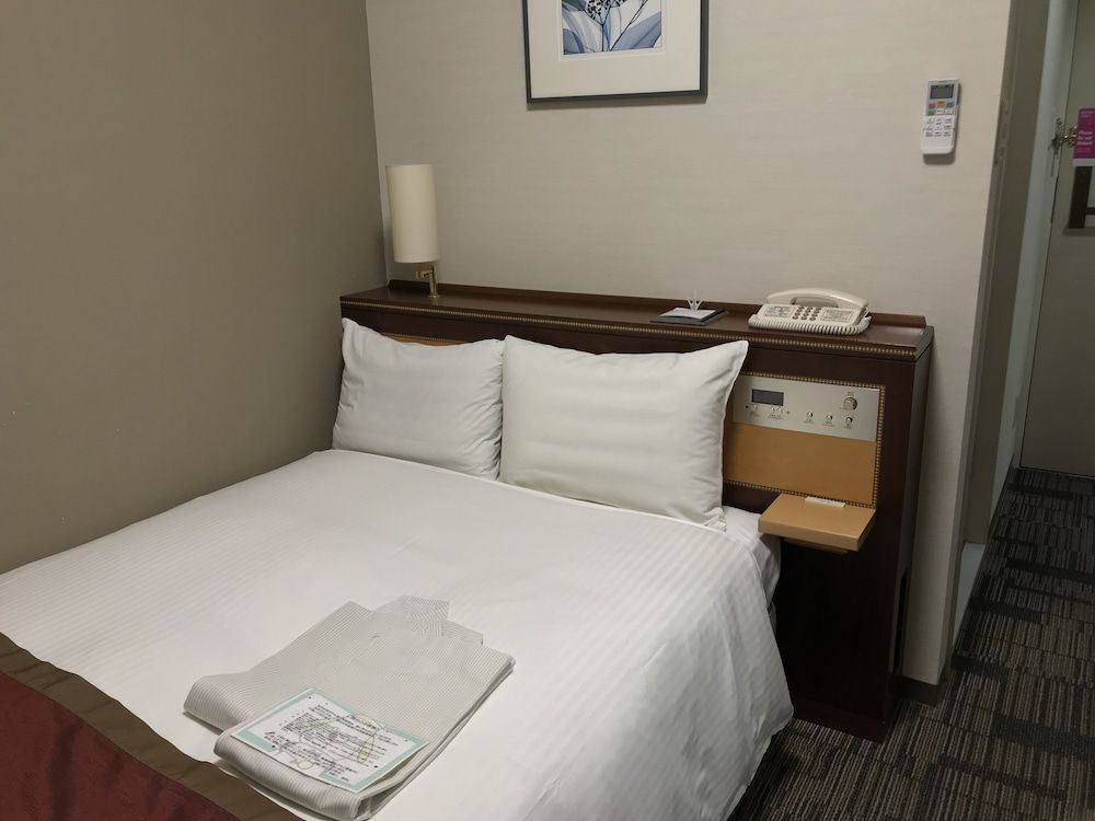 Small Double Room, Smoking
