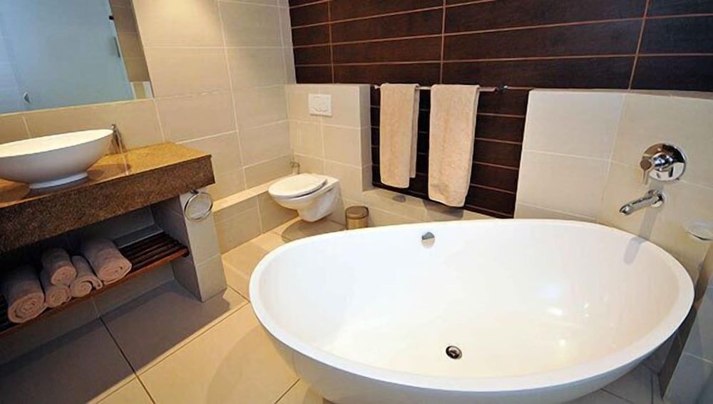 Apollo Hotel Executive Suite 5