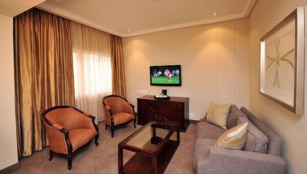 Apollo Hotel Executive Suite 8