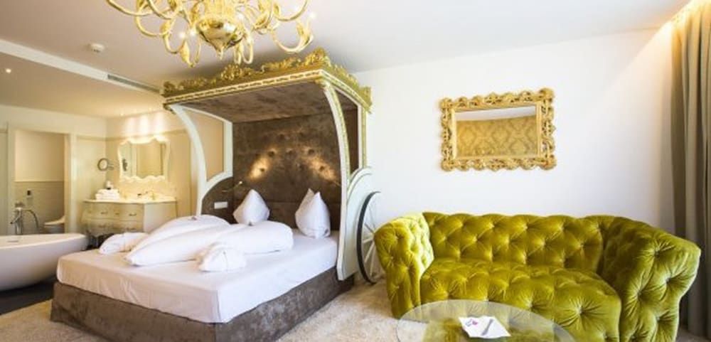 Junior Studio Suite, Balcony (Royal)