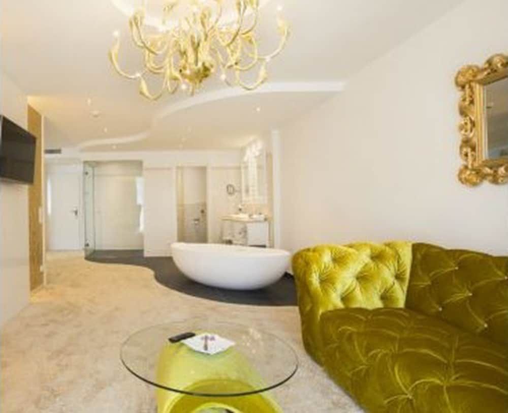 Royal Suite, Balcony (Love)