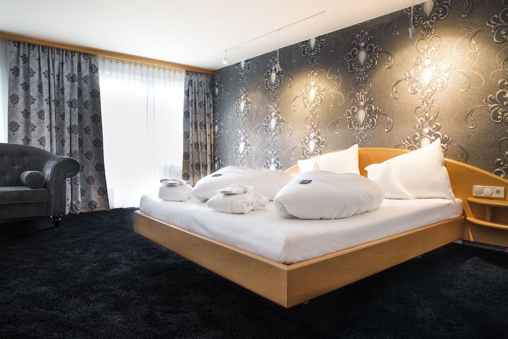 Alpenlove - Adult SPA Hotel Deluxe Double Room, Balcony (Sweet Dreams) 5