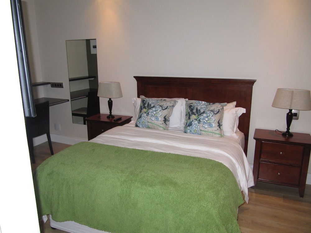 Executive Apartment, Queen, 1 Bedroom, Garden View, Patio, Kitchenette