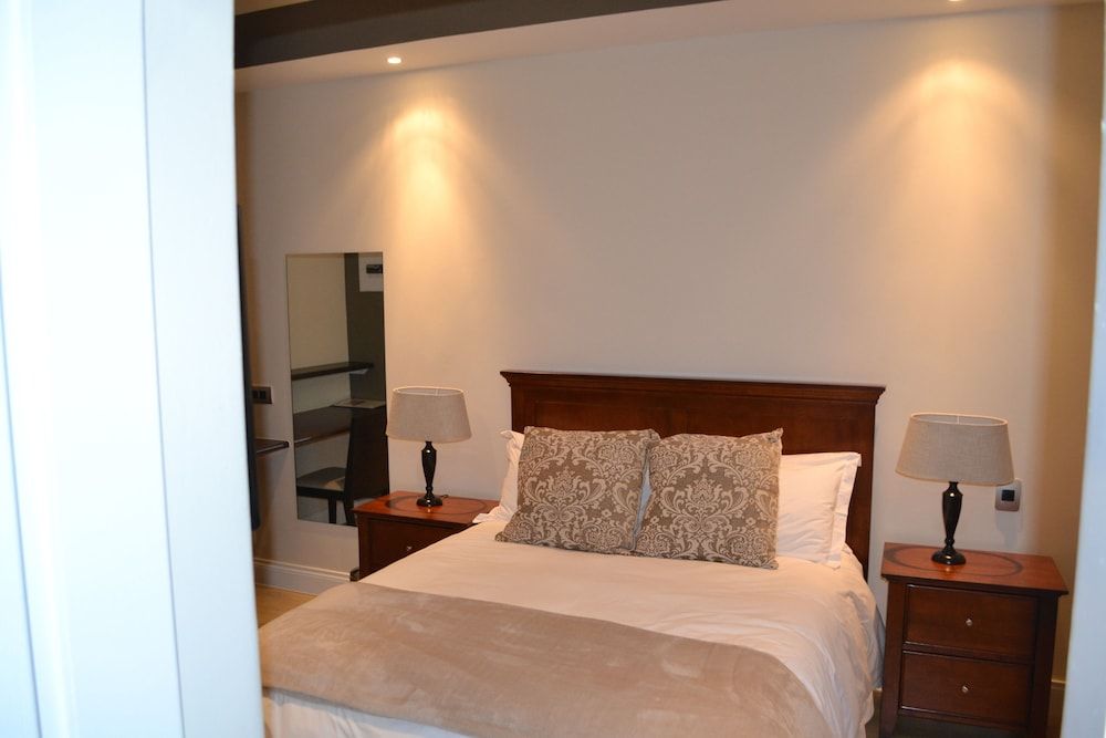 Executive Apartment, Queen, 1 Bedroom, Garden View, Patio, Kitchenette
