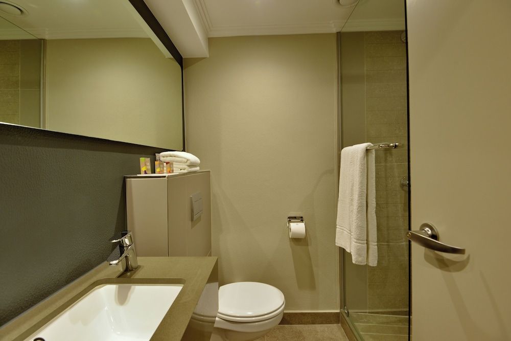 Town Lodge Bellville Double Room, Non Smoking 4