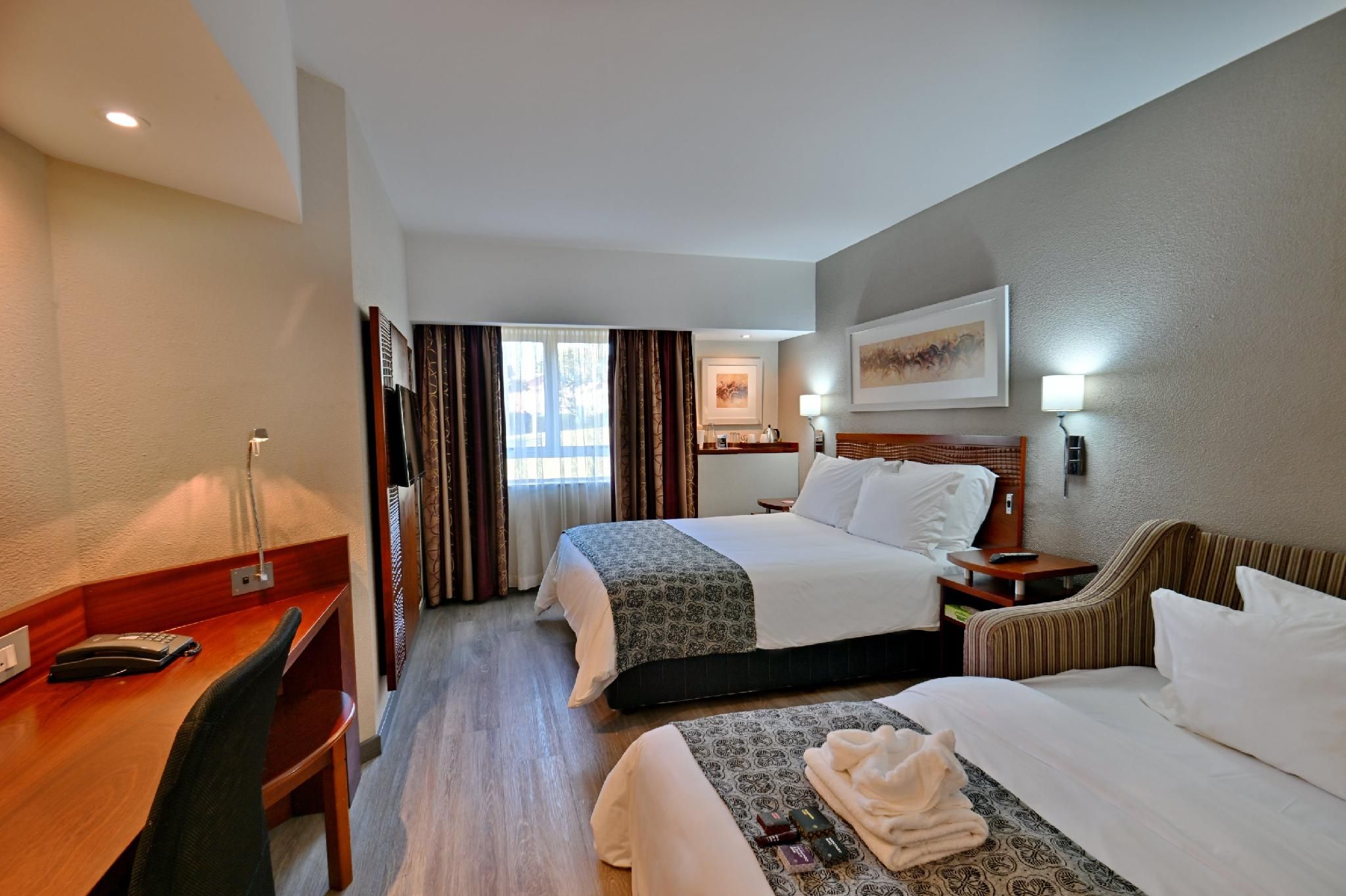 Family Room - 2 Adults with 2 Children