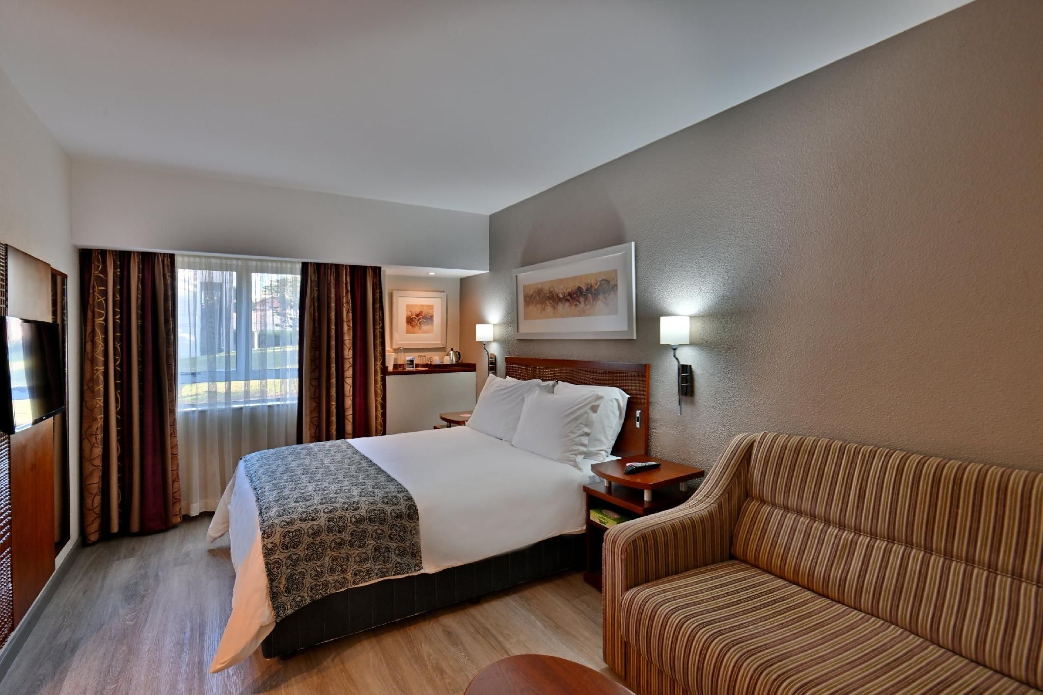 Family Room - 2 Adults with 2 Children