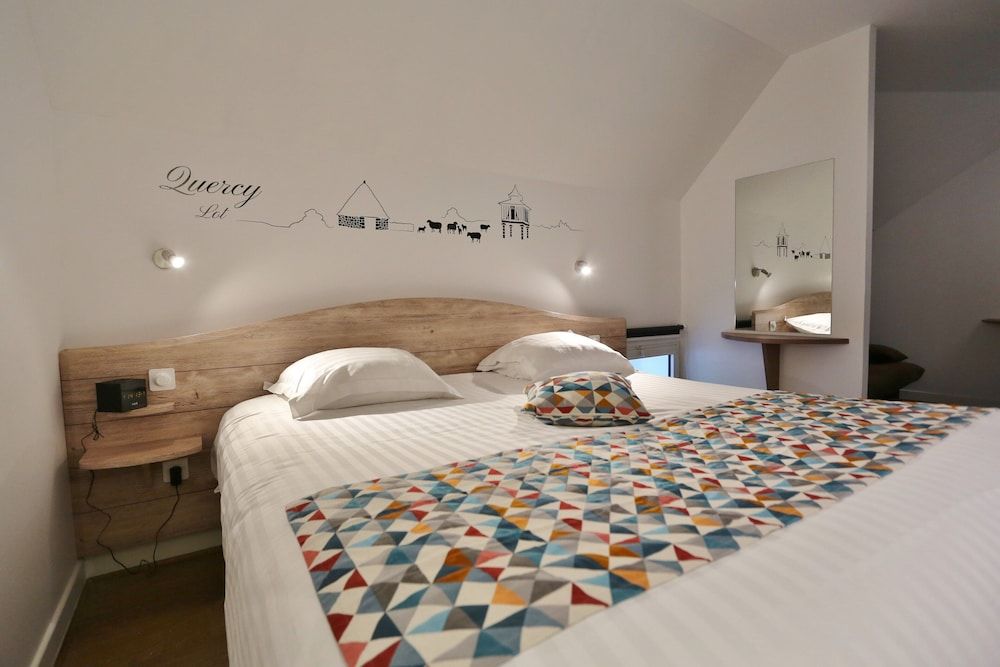 Best Western Hotel Le Pont D'Or Deluxe Room, 1 Queen Bed, Kitchenette (Larger Room) 2