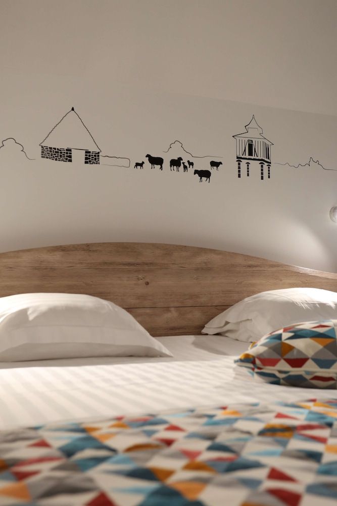 Best Western Hotel Le Pont D'Or Deluxe Room, 1 Queen Bed, Kitchenette (Larger Room) 5