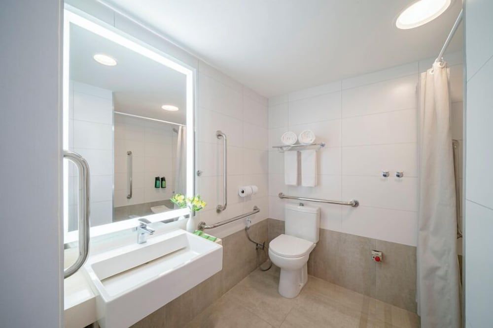 Beach Park Suites Resort Junior Room, Mobility Accessible 11