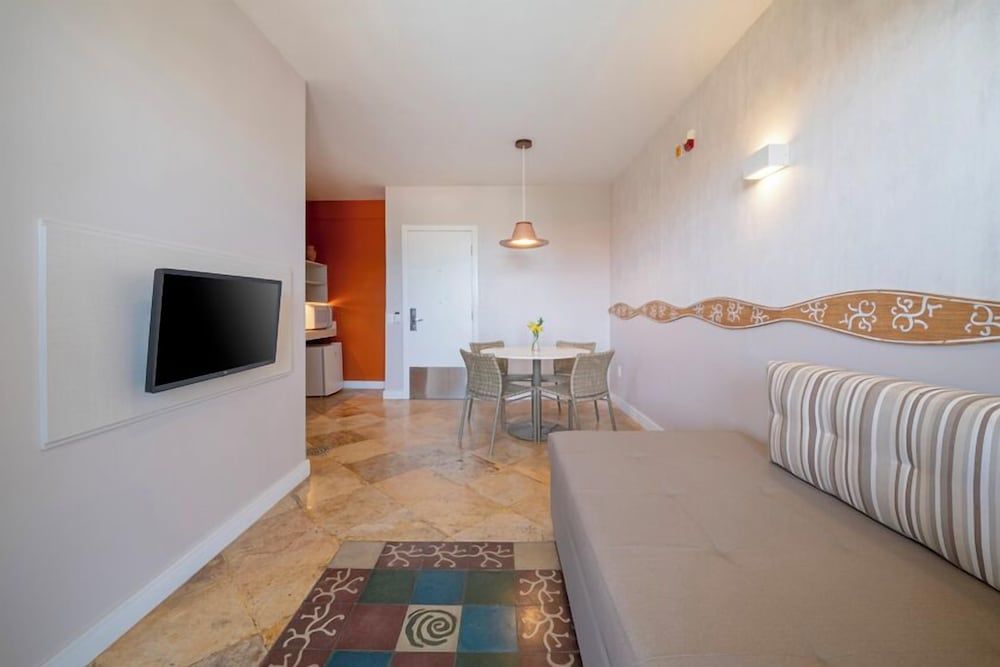 Beach Park Suites Resort Junior Room, Mobility Accessible 12