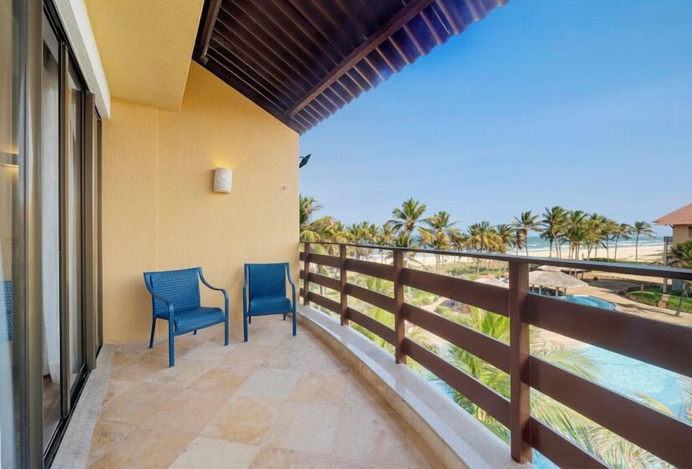 Beach Park Suites Resort Junior Room, Mobility Accessible 6