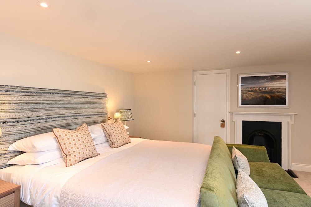 The Bell Hotel Saxmundham Deluxe Suite Room 5