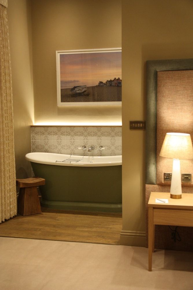 The Bell Hotel Saxmundham Deluxe Suite Room 8