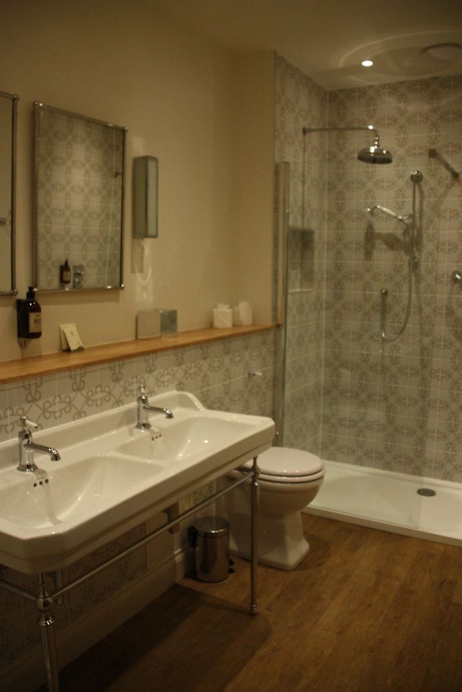 The Bell Hotel Saxmundham Deluxe Suite Room 6