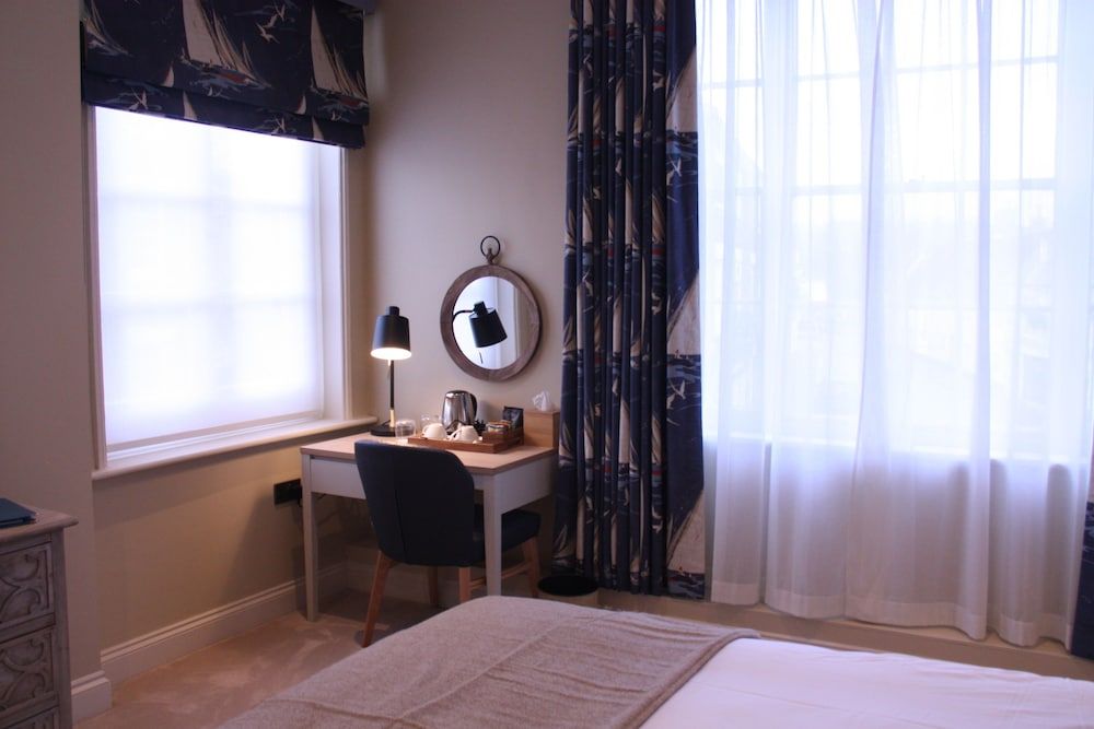 The Bell Hotel Saxmundham Classic Double Room 6