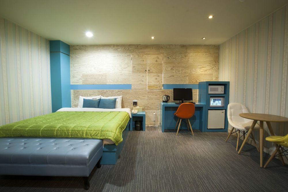 Max Motel Standard Double Room 8