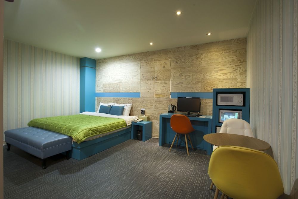 Max Motel Standard Double Room 7