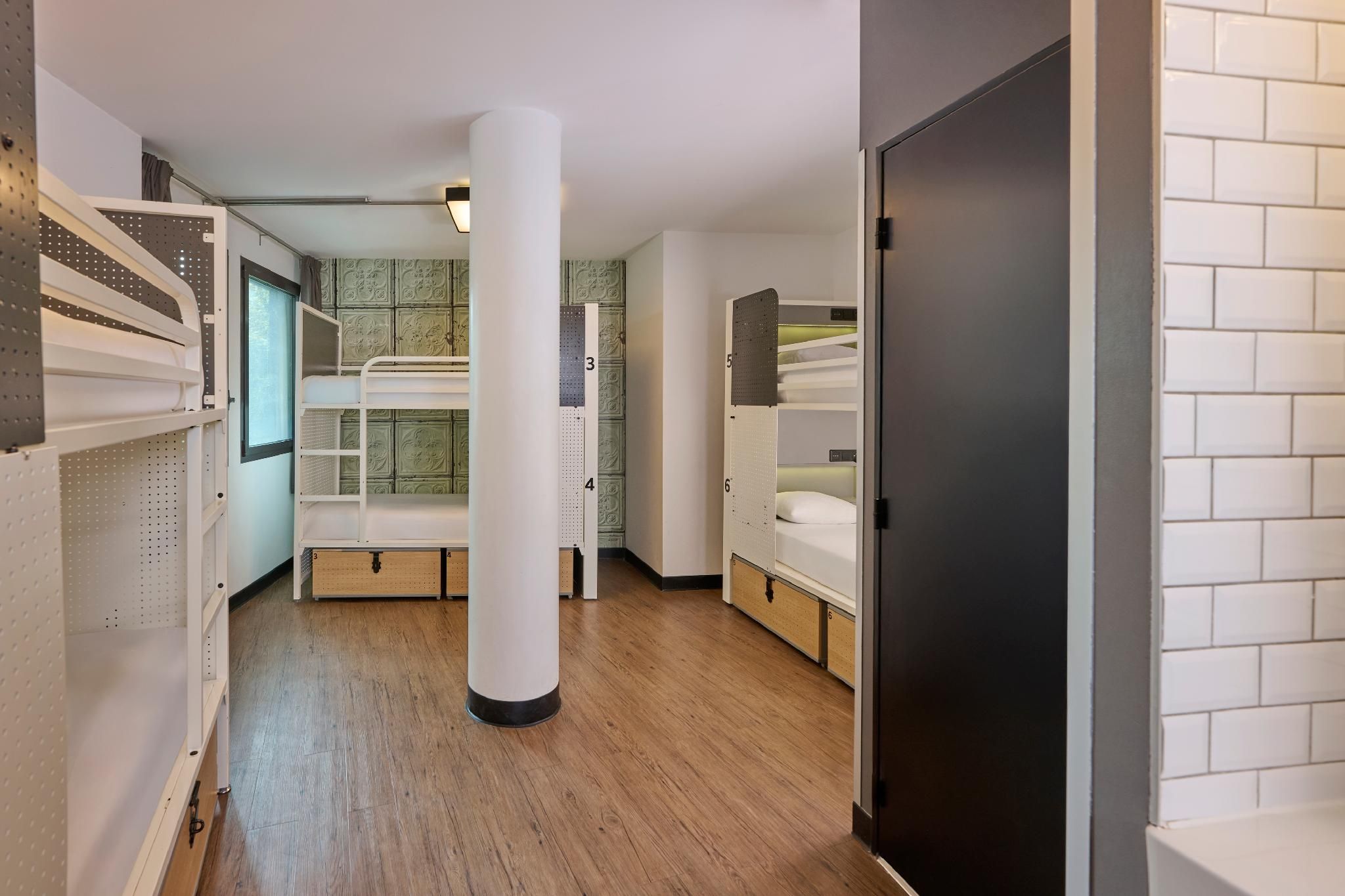 Bed in 6 Bed Dorm - Shared Bathroom